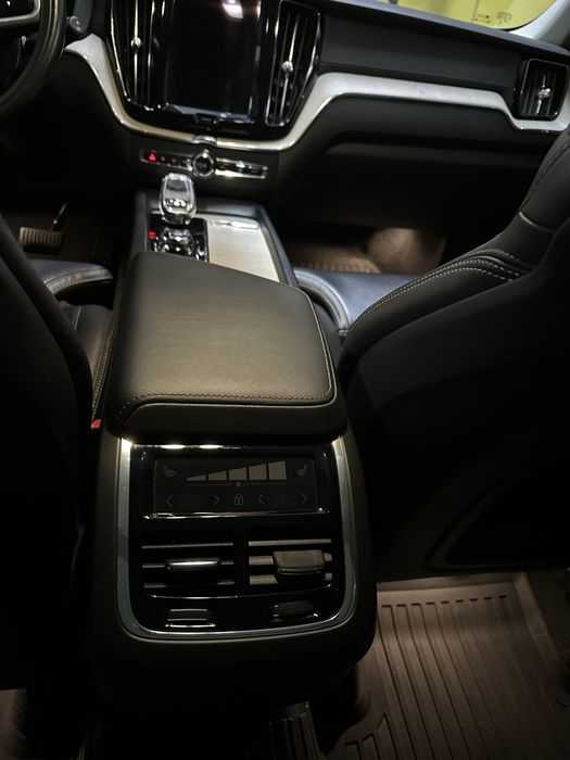 Volvo XC60 2022 Официальный