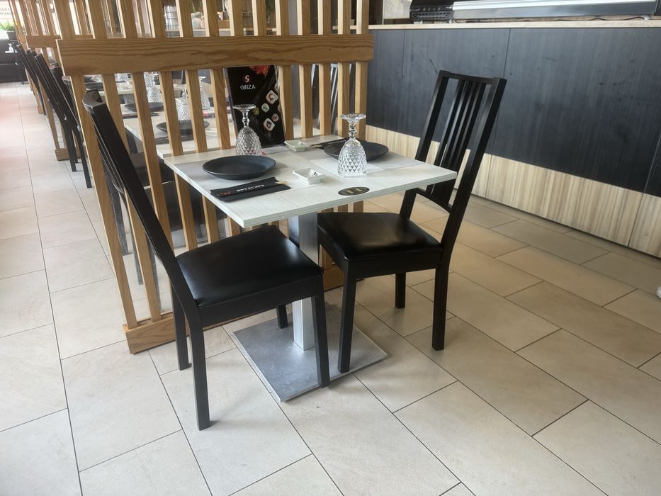 Mesas e Cadeiras de Restaurante – em bom estado