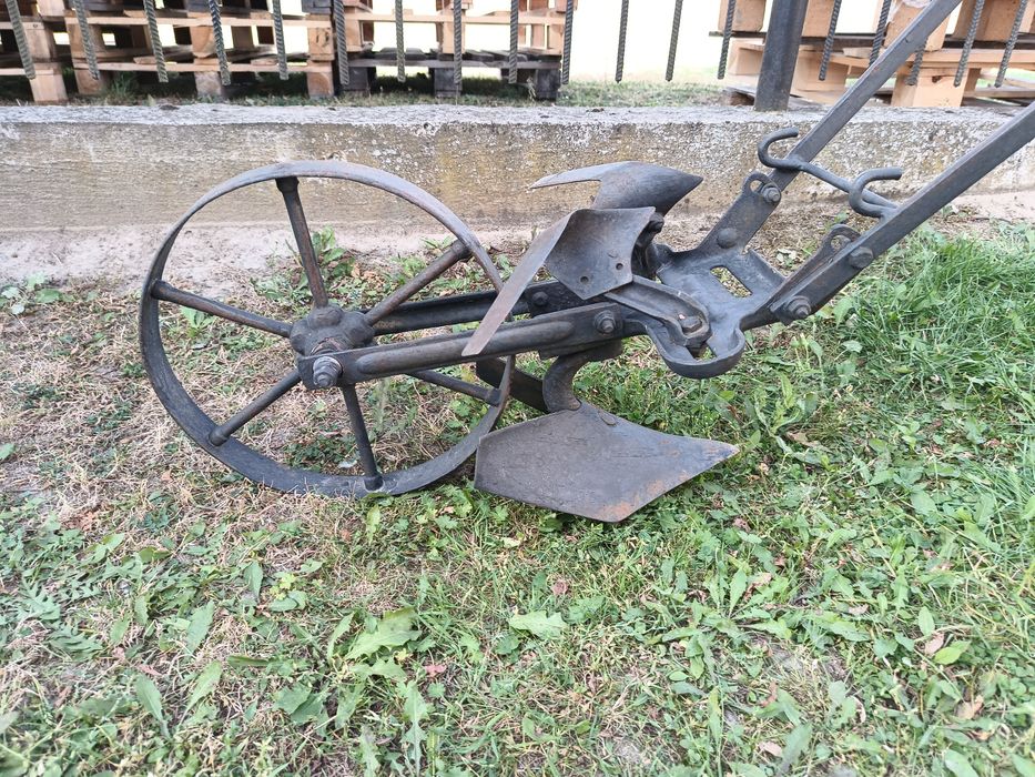 Pług jednobronowy do ogrodu