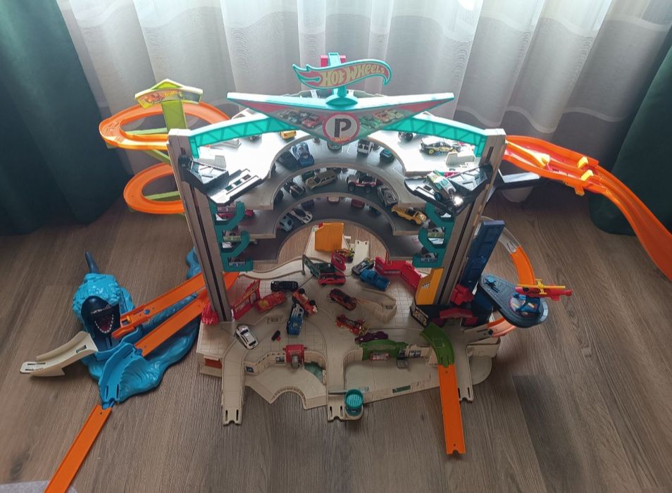 Трек,парковка Hot wheels