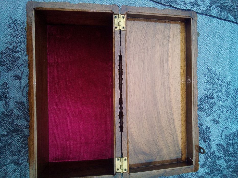 Тризуб,шкатулка з квадратом в подарок