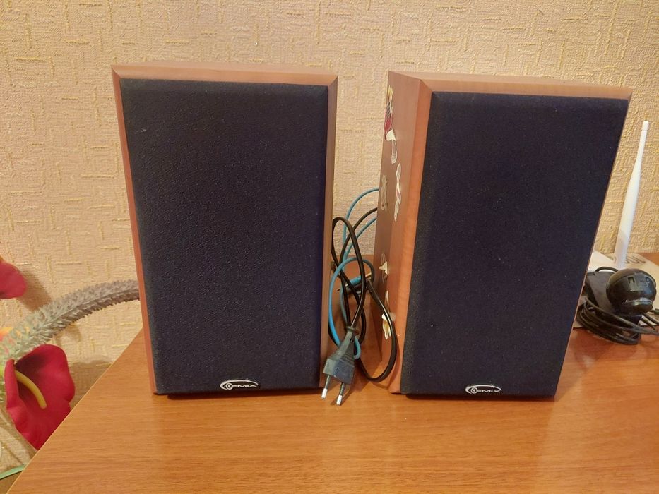 Продається монітор  самсунг та колонки