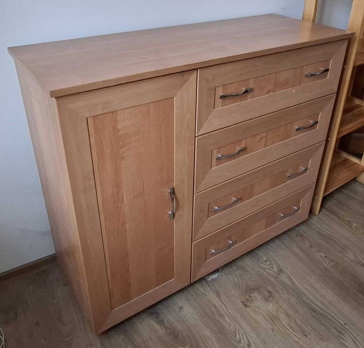 Komoda drewniana – solidna, pojemna, dobry stan
