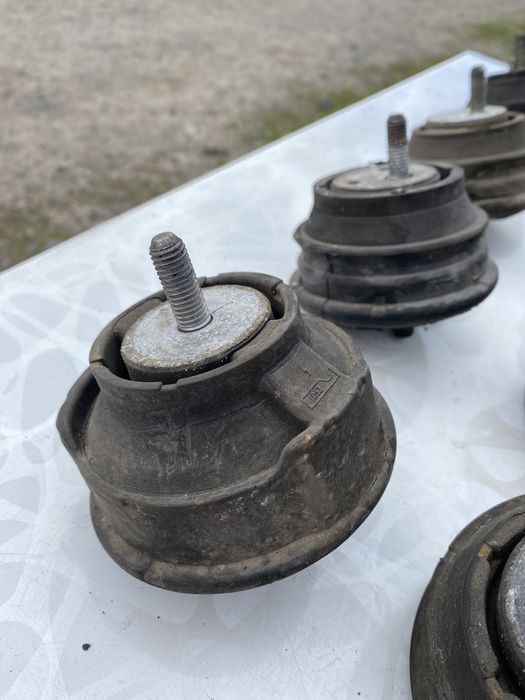 Подушка Двигуна BMW БМВ е39 е46 е60 Подушка Мотору М52 М57 Бумер BMW