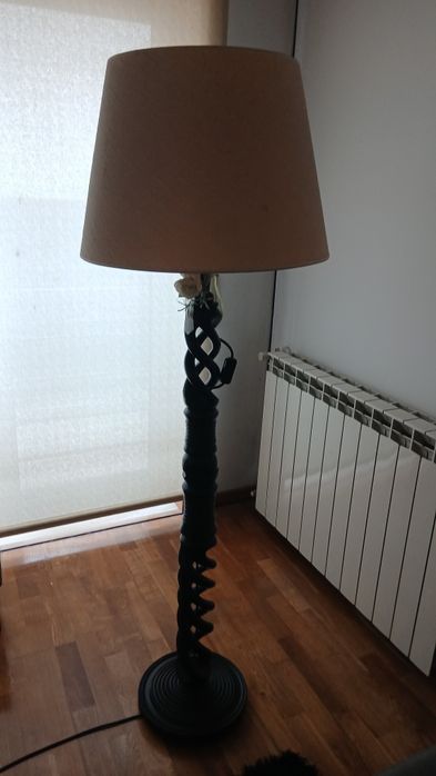 Candeeiro de pé alto, abajour recente