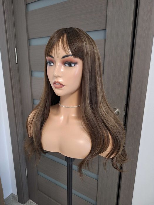 Peruca longa castanha com franja