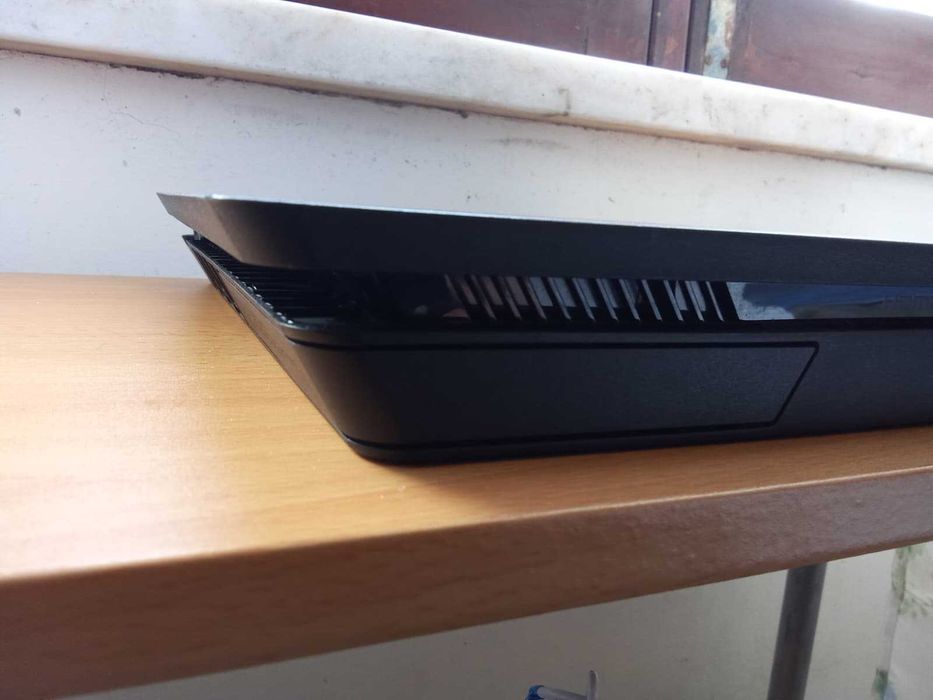 PS4 Slim Usada — Sem Comando