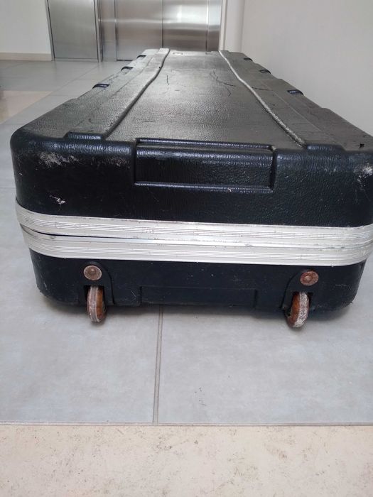 Case Gator com rodas para transporte de Pianos digitais de 88 teclas.