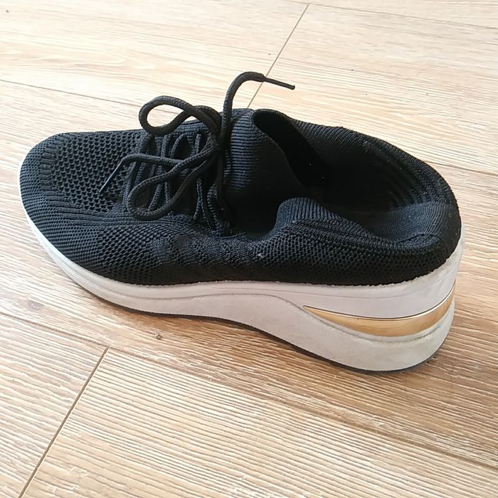 Buty czarne ze zlotym