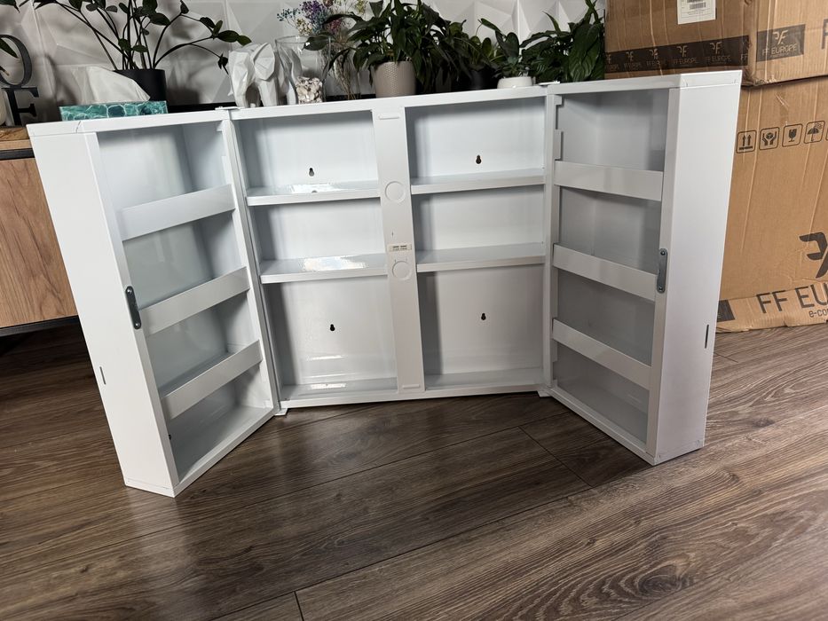 Apteczka / szafka zamykana