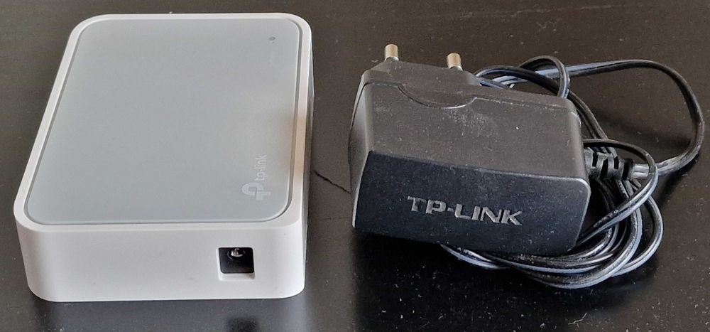 TP-Link 5-Port Hub in Brand-New Condition64550965624323122