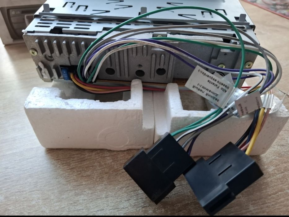 Sprzedam radioodtwarzacz samochodowy LG