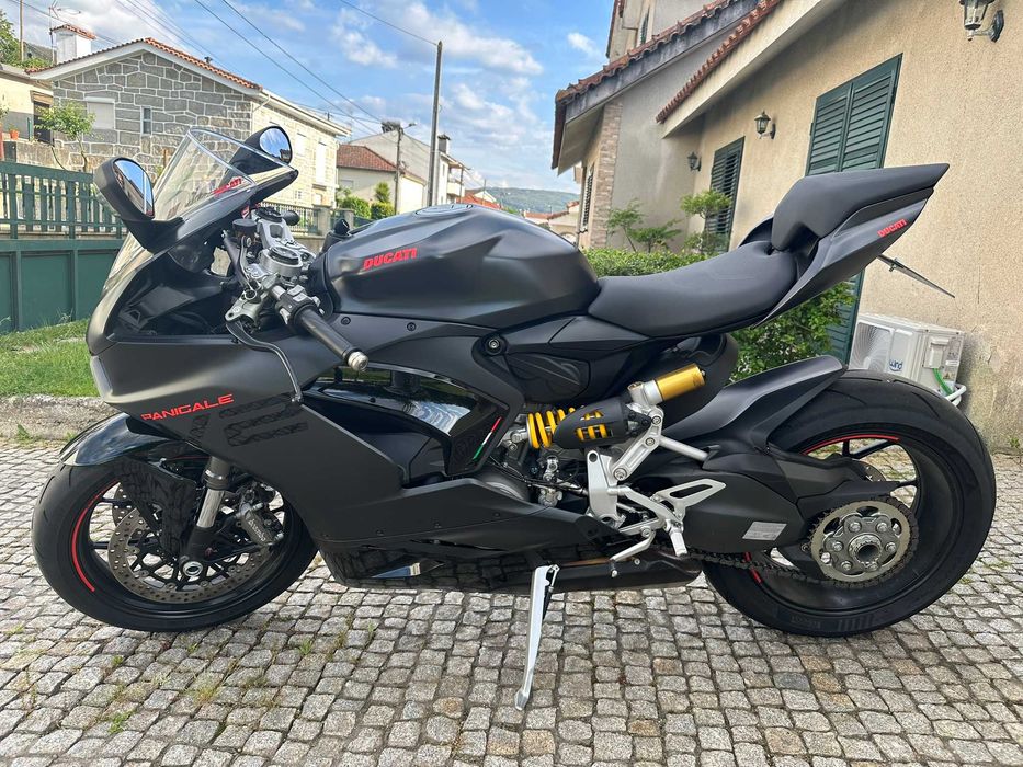 Ducati Panigale V2 2024 black on black