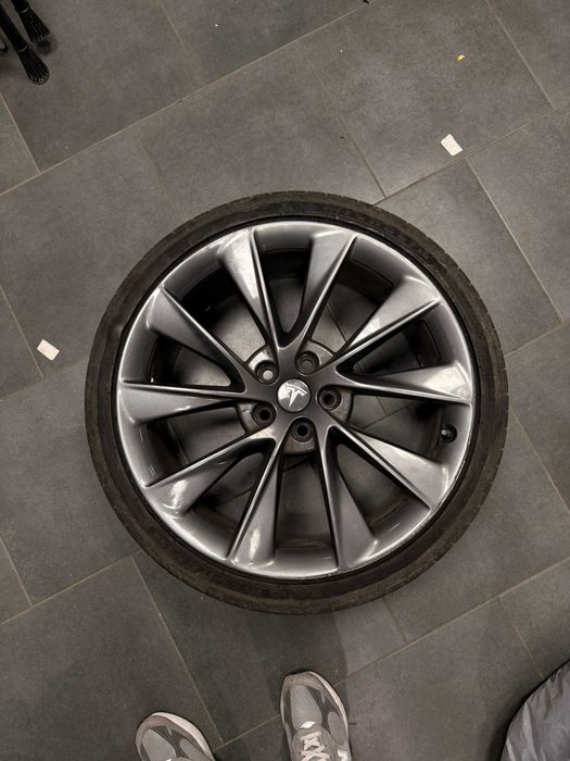 Комплект дисків R21 Tesla Model S + шини Michelin Pilot Sport 4S