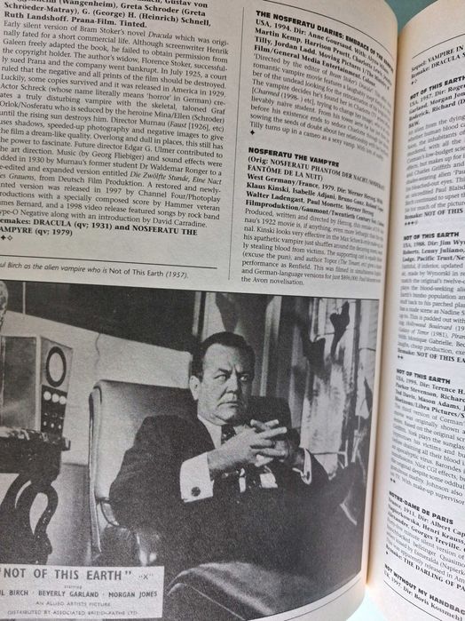 The Essential Monster Movie Guide - Stephen Jones - 450 páginas