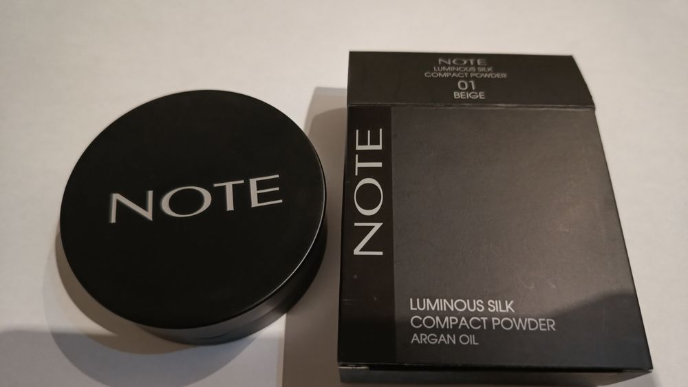 Note puder luminous silk 01 z olejkiem araganowym
