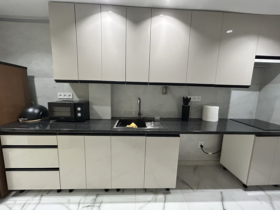 Здається 2-ох кімнатна квартира у центрі Міжгірʼя