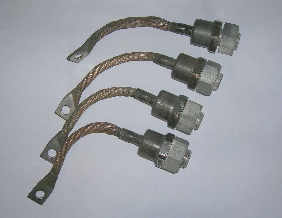 Diodo rectificador 70U30 - 250A / 300V