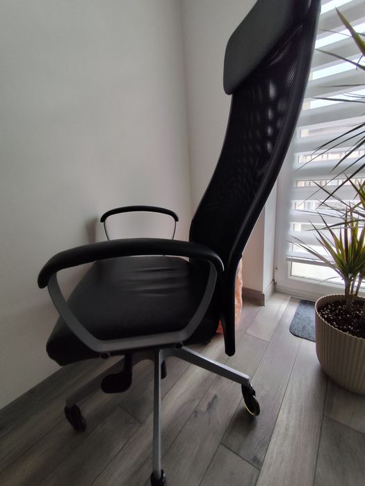 IKEA MARKUS Krzesło biurowe, czarne ecoskora