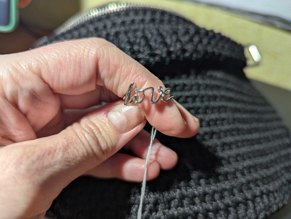 Срібна каблучка Любов Love р. 17,5