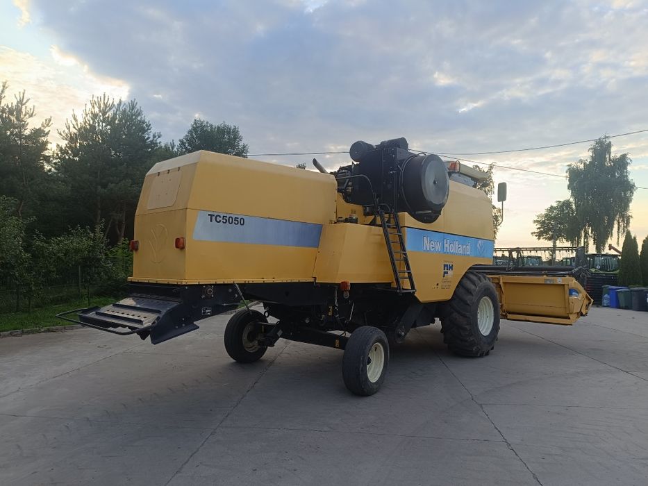 Kombajn New Holland TC 5050 jak Claas John