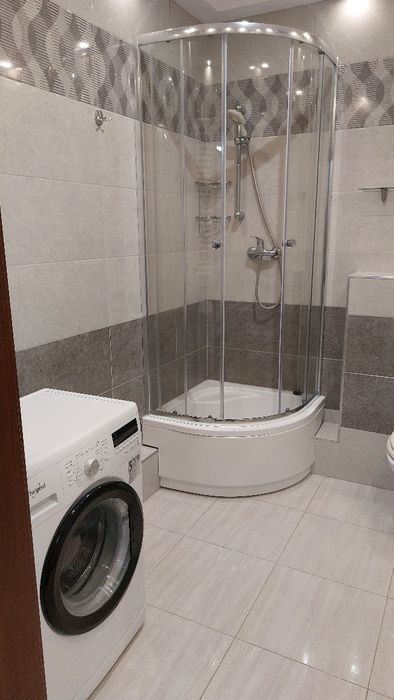 Wynajmę kawalerkę z miejscem  postojowym w garażu  w centrum  Płocka
