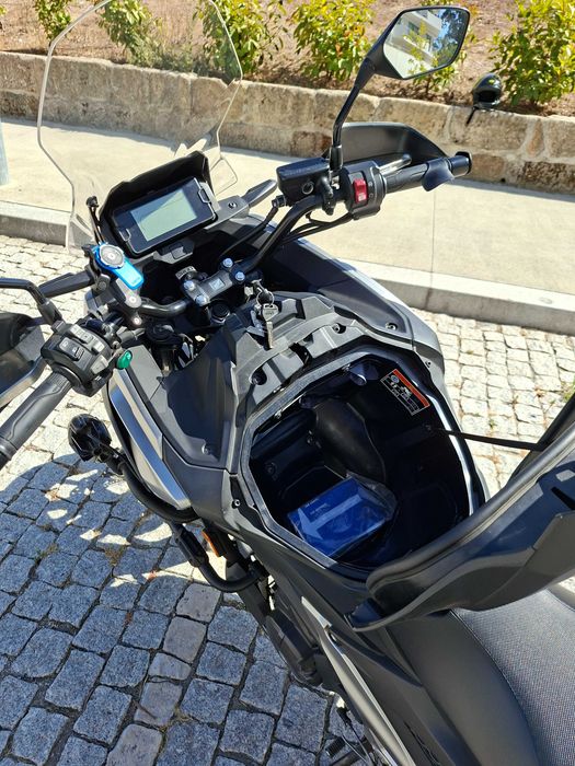 Honda NC750X 2022 - extras, pneus novos e revisão