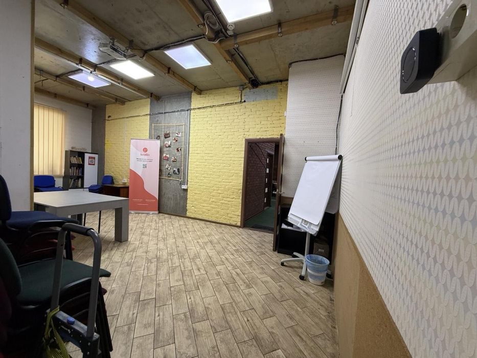 Мстислава Скрипника вул., 40. Продам офіс зі своїм окремим входом. Терміново!