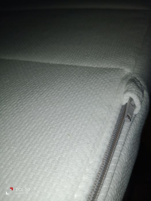 Colchão IKEA para cama de bebé.