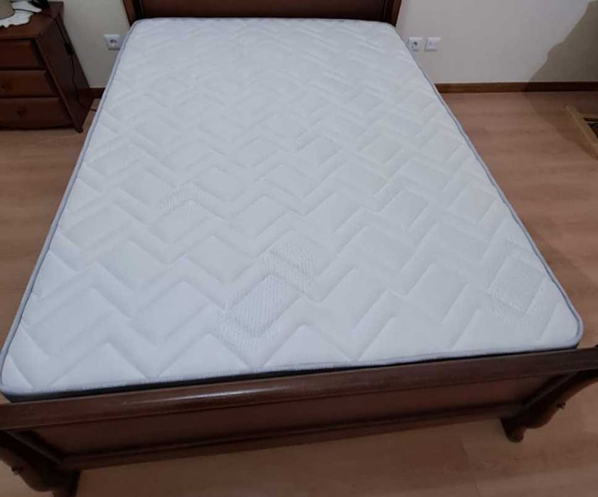 Cama de casal + mesa de cabeceira + Colchão Lusocolchão Super Ortopédi