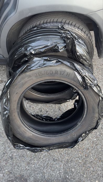 Par Continental EcoContact 6 215/60 R17.
