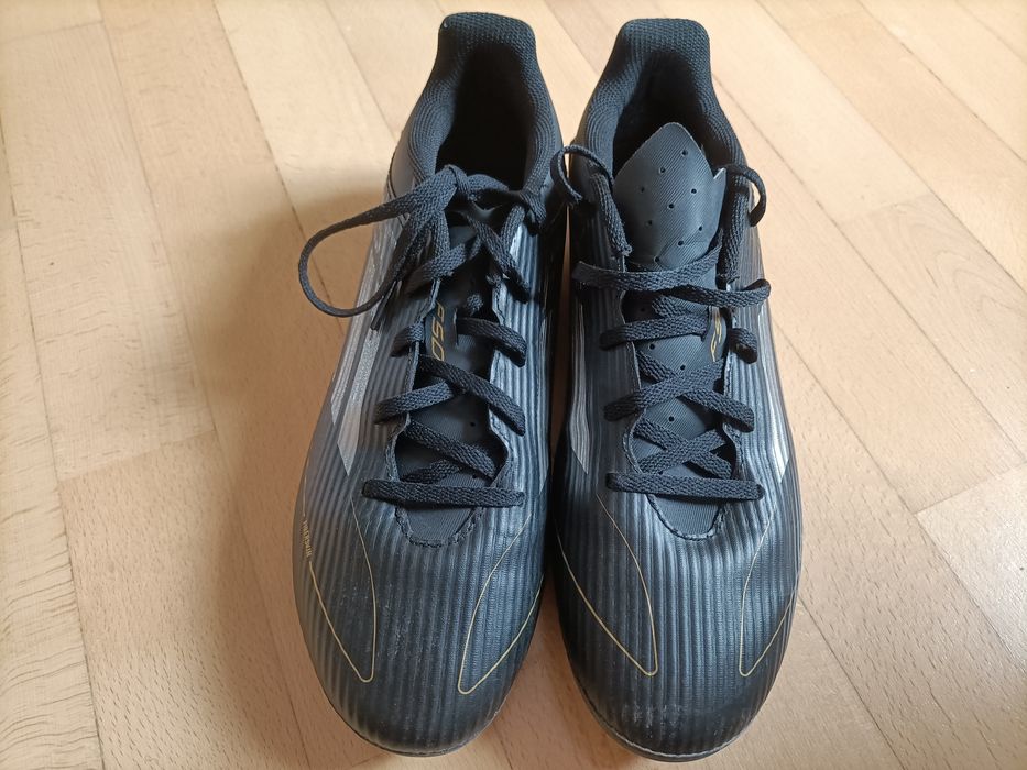 Buty adidas. Korki na murawę