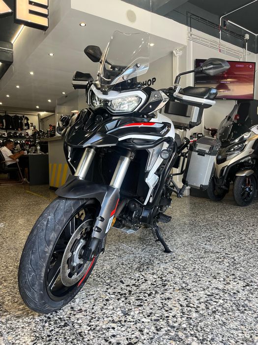 Benelli TRK 702 de 2023 em Óptimo estado Malas Crash Bars Faróis Auxiliares