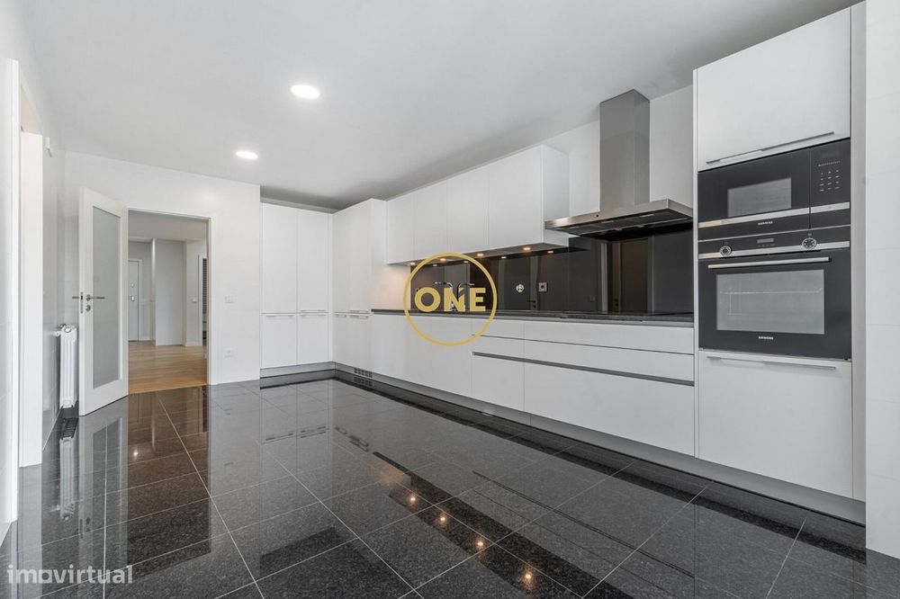 T3+1 de luxo com 243,50m2 em frente ao parque da Cidade de Vila Nova d