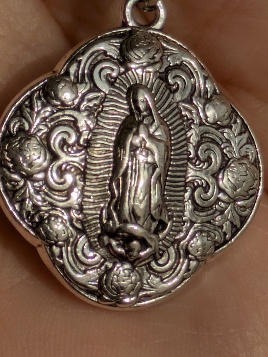 Naszyjnik srebrzysty z Marią