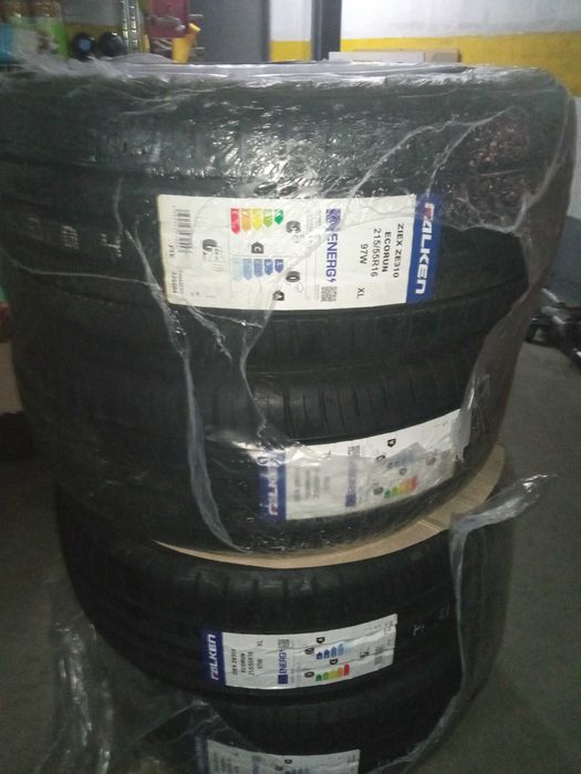 Pneus completamente novos Falken 215/55 R16