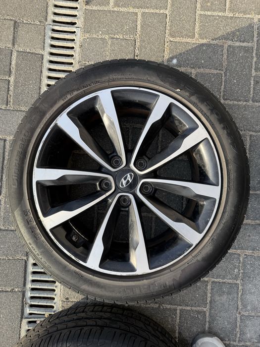 Komplet kół 17" Hyundai + Opony Pirelli Cinturato P1