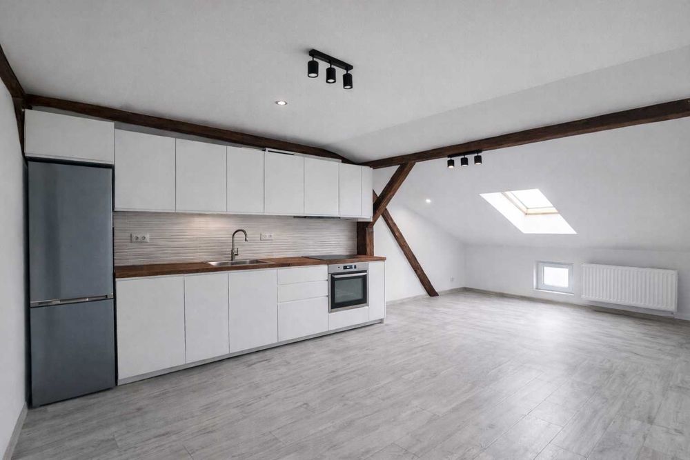 Klimatyczne 2-pokojowe mieszkanie na rynku – Bieruń Stary