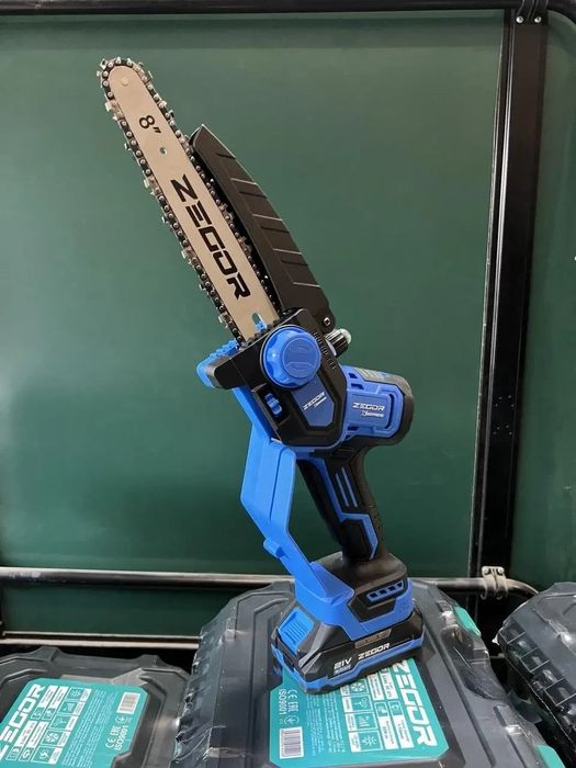 Акумуляторна ланцюгова пила Zegor CSAX-21BL-8 з кейсом