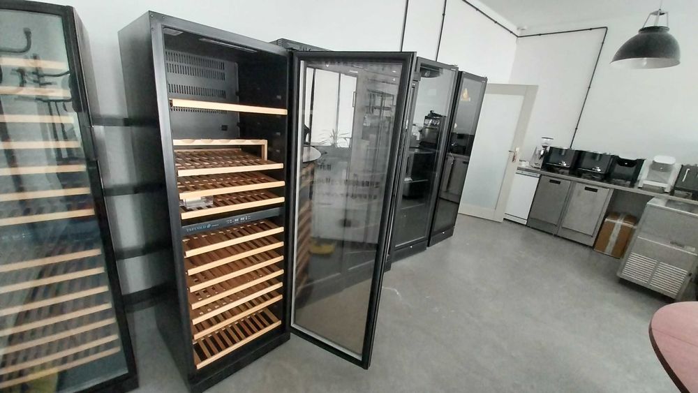 Winiarka lodówka TEFCOLD TFW365-2 –  dwustrefowa, czarna, 370 l