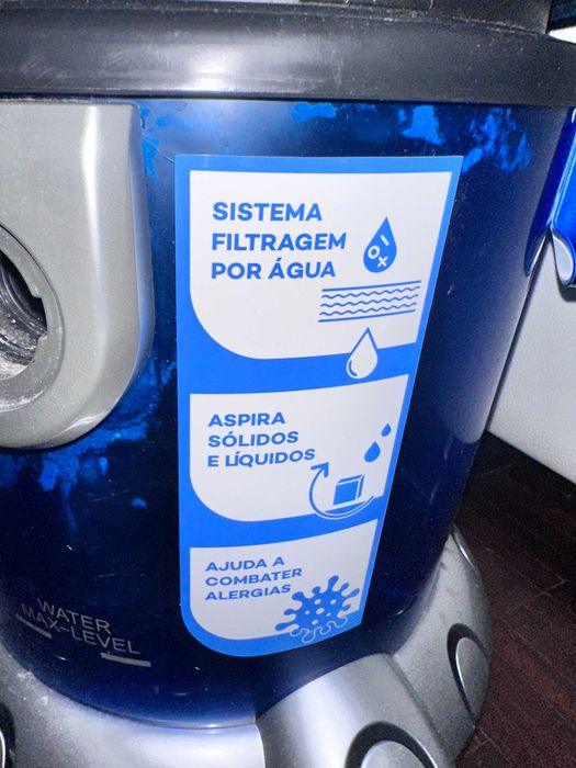 Aspirador com filtro de água
