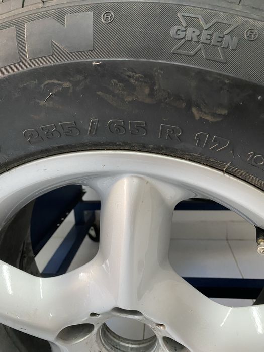 Jante com pneu de substituicao BMW X5 novo