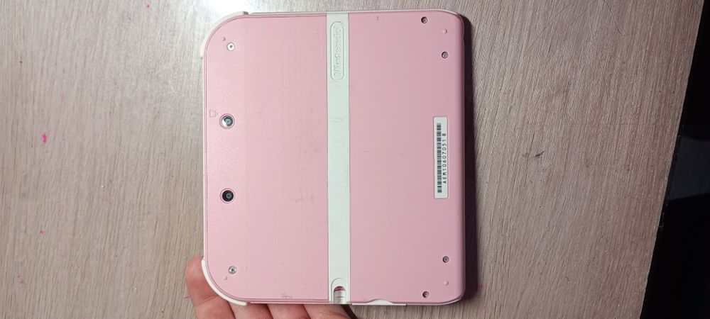 Продам ігрову приставку nintendo 2DS
