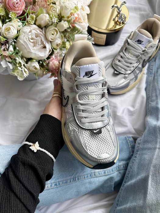 Nike V2K Runtekk Summit White Metallic Silver