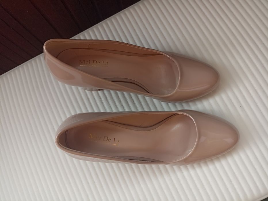 Туфлі жіночі лакові  бежеві