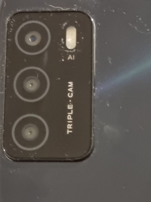 Mobile phone in excellent condition with protective cases and original box64739769913729124