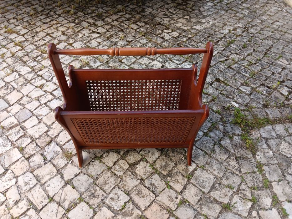 Porta jornais em óptimo estado