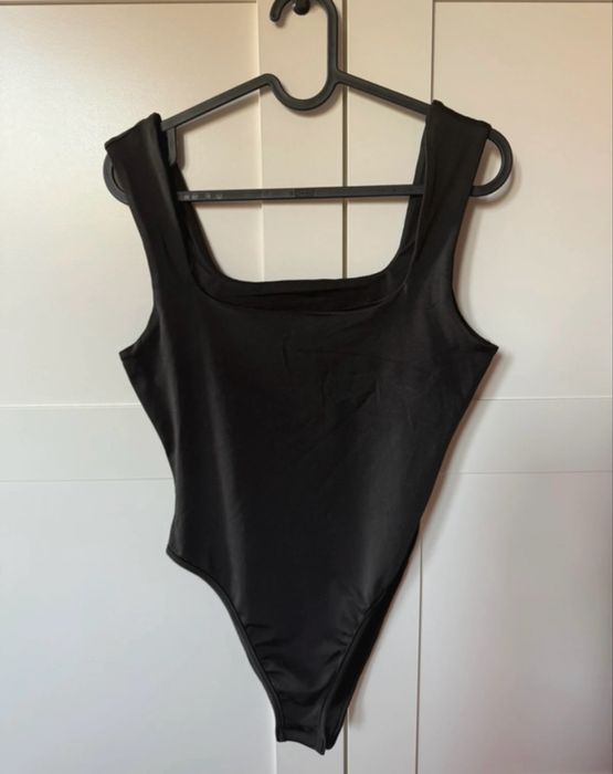 Body z kwadratowym dekoltem