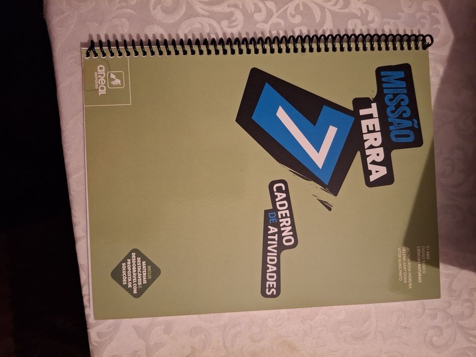 Vendo livros de atividades do 7° ano