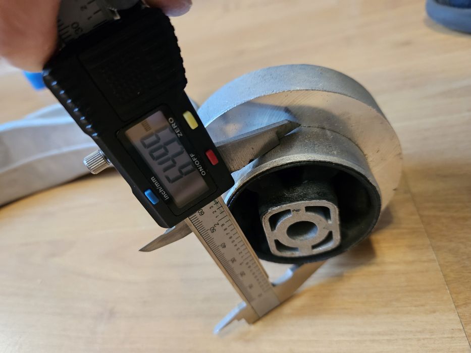 WAHACZ dolny lewy i prawy przód 'BANAN' AUDI A4 A5 Q5 B8 MS Germany